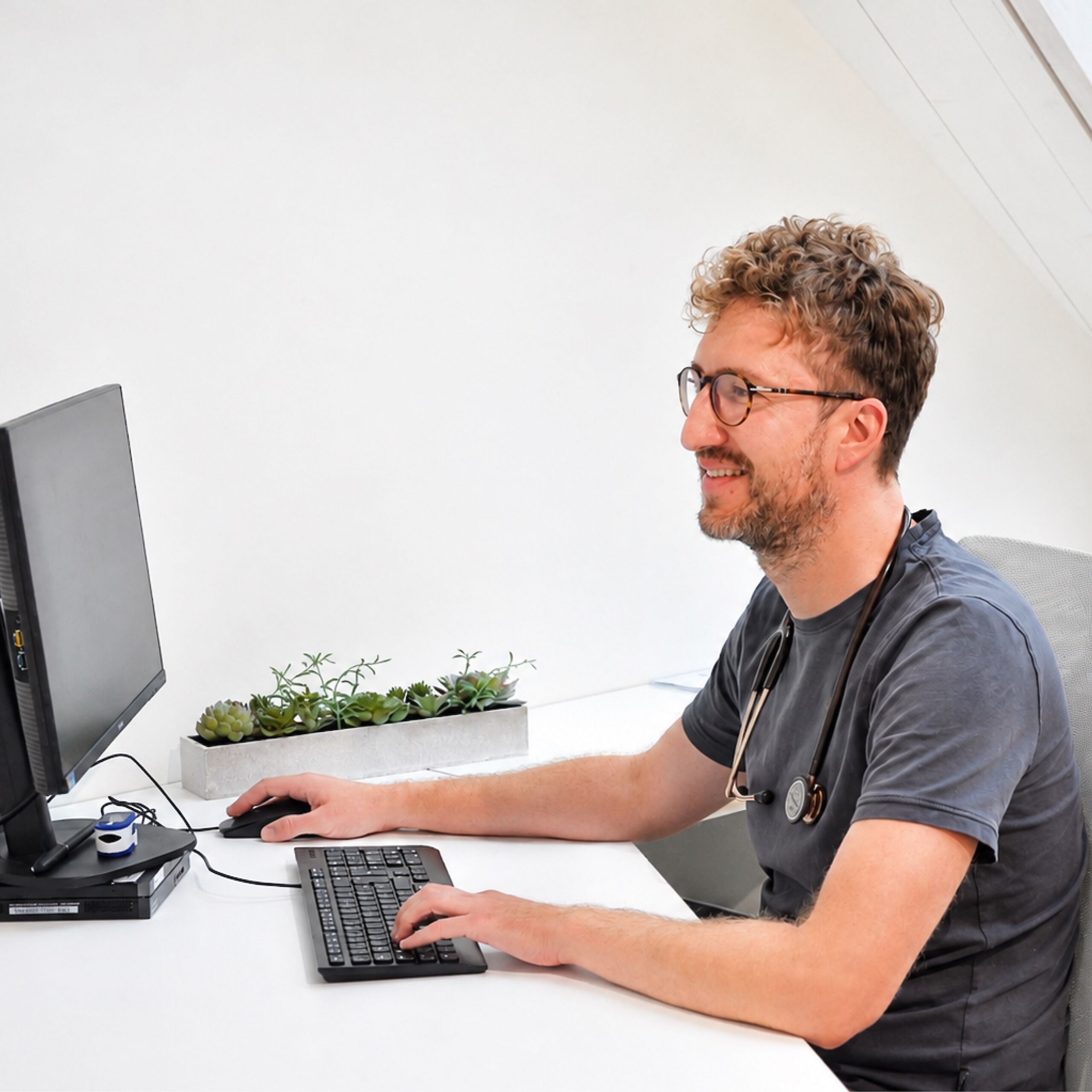 Arzt am Computer